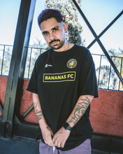 Cargar imagen en el visor de la galería, Playera Unisex Oversize Fútbol - Baxu - BANANAS FC (La People´s League 24-25) - Bananas Flow - Negro