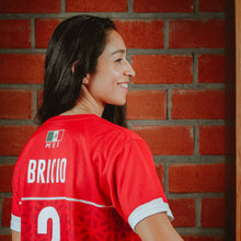 Cargar imagen en el visor de la galería, Jersey Deportivo Mujer Selección Mexicana - Edición Samy Bricio SET2 - Sport Sec - Rojo